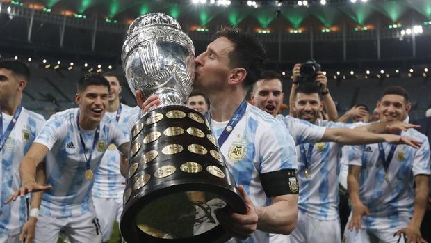 Argentina's Lionel Messi kisses the trophy after beating Brazil 1-0 in the Copa America final soccer match at Maracana stadium in Rio de Janeiro, Brazil, Saturday, July 10, 2021. (AP Photo/Bruna Pardo)