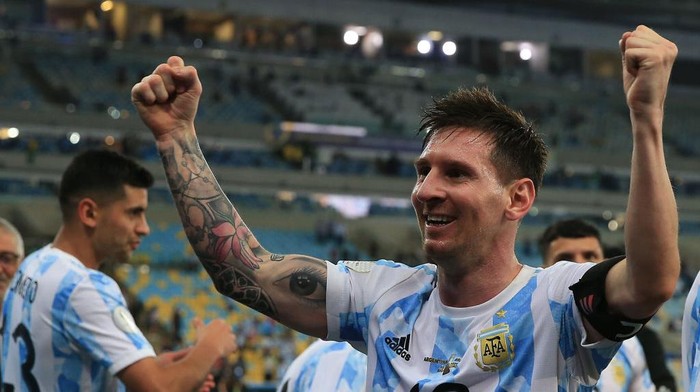 RIO DE JANEIRO, BRAZIL - JULY 10: Lionel Messi of Argentina celebrates after winning the final of Copa America Brazil 2021 between Brazil and Argentina at Maracana Stadium on July 10, 2021 in Rio de Janeiro, Brazil. (Photo by Buda Mendes/Getty Images)