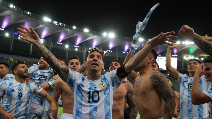 RIO DE JANEIRO, BRAZIL - JULY 10: Lionel Messi of Argentina celebrates after winning the final of Copa America Brazil 2021 between Brazil and Argentina at Maracana Stadium on July 10, 2021 in Rio de Janeiro, Brazil. (Photo by Buda Mendes/Getty Images)