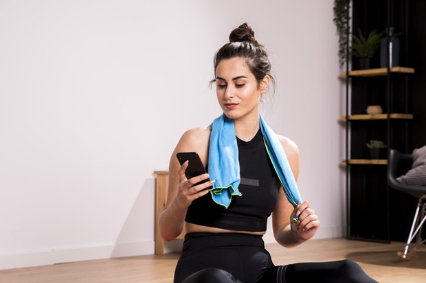 Ketika pacaran dan kamu melakukannya, buat titik untuk membangun hobi kamu sendiri yang akan menjadi alasan untuk menghabiskan waktu terpisah.