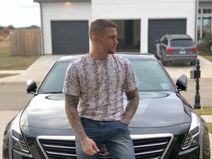 Gaharnya Tunggangan Dustin Poirier yang Menang TKO dari McGregor Gaharnya Tunggangan Dustin Poirier yang Menang TKO dari McGregor