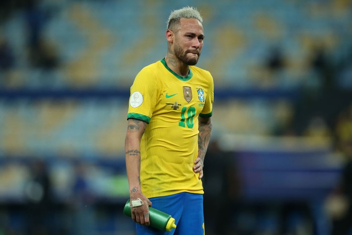 Neymar RIO DE JANEIRO, BRAZIL - JULY 10: Neymar Jr. of Brazil cries after losing the final of Copa America Brazil 2021 between Brazil and Argentina at Maracana Stadium on July 10, 2021 in Rio de Janeiro, Brazil. (Photo by Alexandre Schneider/Getty Images)