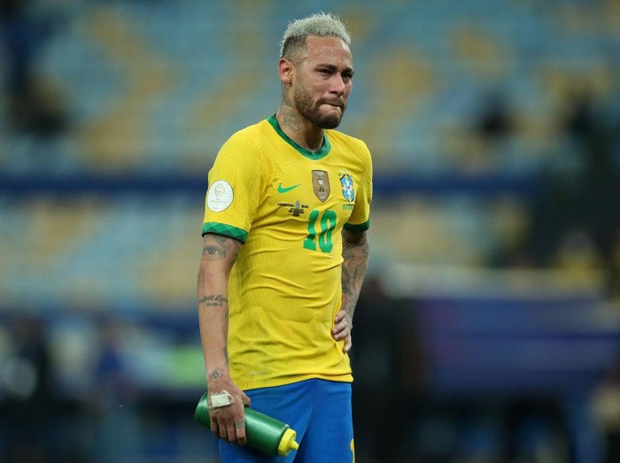 RIO DE JANEIRO, BRAZIL - JULY 10: Neymar Jr. of Brazil cries after losing the final of Copa America Brazil 2021 between Brazil and Argentina at Maracana Stadium on July 10, 2021 in Rio de Janeiro, Brazil. (Photo by Alexandre Schneider/Getty Images)