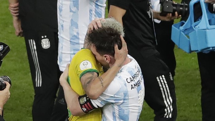 Neymar Brazil's Neymar, left, embraces Brazil's Neymar at the end of the Copa America final soccer match at Maracana stadium in Rio de Janeiro, Brazil, Saturday, July 10, 2021. Argentina won 1-0. (AP Photo/Silvia Izquierdo)