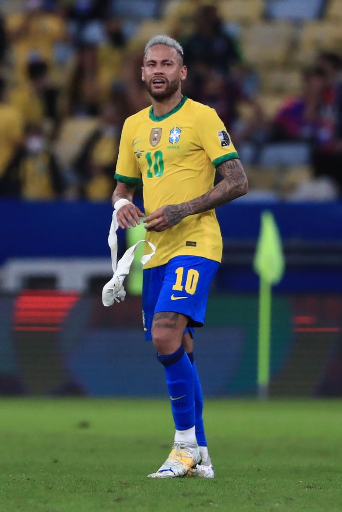 Neymar RIO DE JANEIRO, BRAZIL - JULY 10: Neymar Jr. of Brazil reacts after losing the final of Copa America Brazil 2021 between Brazil and Argentina at Maracana Stadium on July 10, 2021 in Rio de Janeiro, Brazil. (Photo by Buda Mendes/Getty Images)