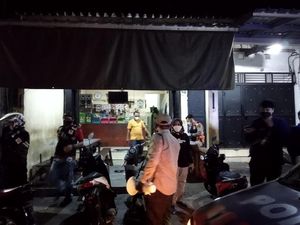 Ricuh Operasi PPKM di Surabaya Hingga Pemilik Warkop Jadi Tersangka
