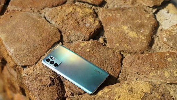 Perbandingan Oppo Reno6, Poco F3, dan Samsung Galaxy A52