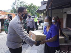 750 Paket Sembako Dibagikan Ke Warga Bojonegoro Saat PPKM Darurat 750 Paket Sembako Dibagikan Ke Warga Bojonegoro Saat PPKM Darurat