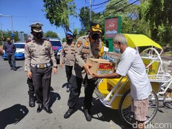 Warga Terdampak COVID-19 di Sidoarjo Bersyukur Dapat Sembako Saat PPKM Darurat