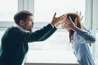 Lagi Terjebak Dalam Toxic Relationship Atau Bukan? Ini 9 Tanda Yang ...