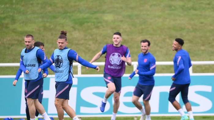 BURTON UPON TRENT, ENGLAND - JULY 10: Kalvin Phillips of England warms up during the England Training Session at St Georges Park on July 10, 2021 in Burton upon Trent, England. (Photo by Laurence Griffiths/Getty Images)