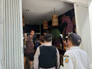 Imigrasi Bali Tindak 32 WNA Pelanggar Prokes, 3 Dideportasi Imigrasi Bali Tindak 32 WNA Pelanggar Prokes, 3 Dideportasi
