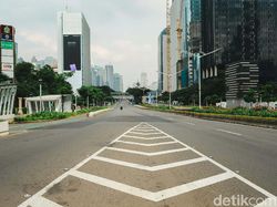 Wow! Jalan Sudirman Jakarta Sepi Banget