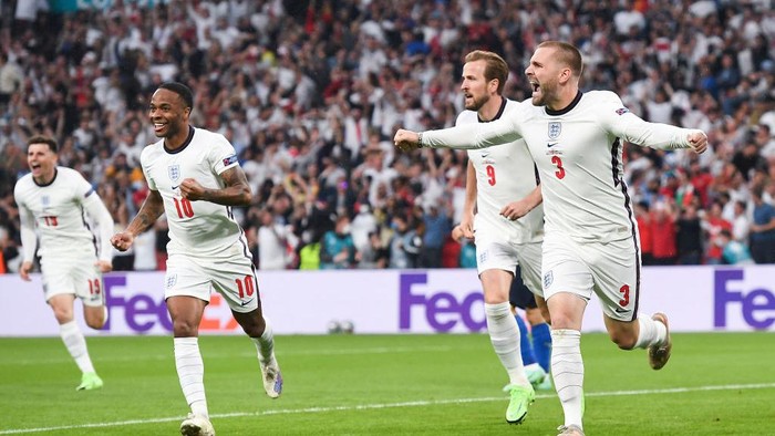 LONDON, ENGLAND - JULY 11: Luke Shaw of England celebrates after scoring their teams first goal during the UEFA Euro 2020 Championship Final between Italy and England at Wembley Stadium on July 11, 2021 in London, England. (Photo by Andy Rain - Pool/Getty Images)