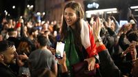 Aksi Pendukung Cantik Italia Rayakan Gelar Juara