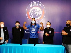 Arema FC Kontrak Striker Portugal Carlos Fortes
