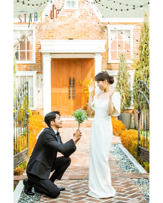 Baju pernikahan simple nan elegan