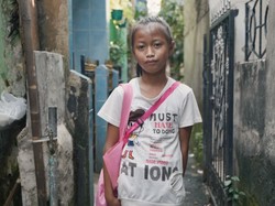 Belajar Bersyukur dari Indah, Bocah Pemulung Punya 11 Anggota Keluarga