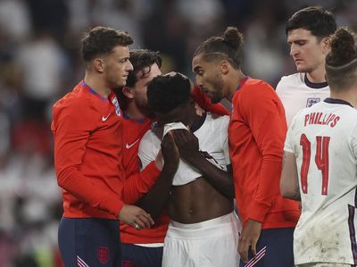Foto Air Mata Saka Usai Donnarumma Tangkap Bola