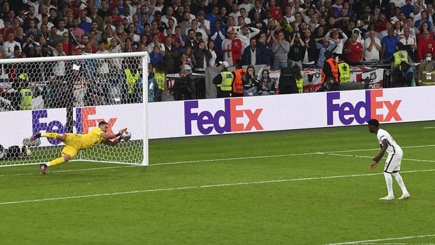 Italy's goalkeeper Gianluigi Donnarumma, left, makes a save in front of England's Bukayo Saka during the penalty shoot out of the Euro 2020 final soccer match between Italy and England at Wembley stadium in London, Sunday, July 11, 2021. (Facundo Arrizabalaga/Pool via AP)
