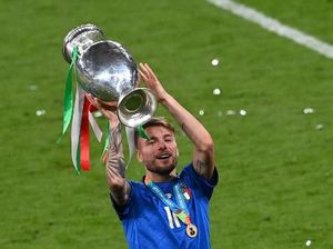 Kocak! Immobile Asyik Merayakan, Celananya Sampai Lepas Kocak! Immobile Asyik Merayakan, Celananya Sampai Lepas