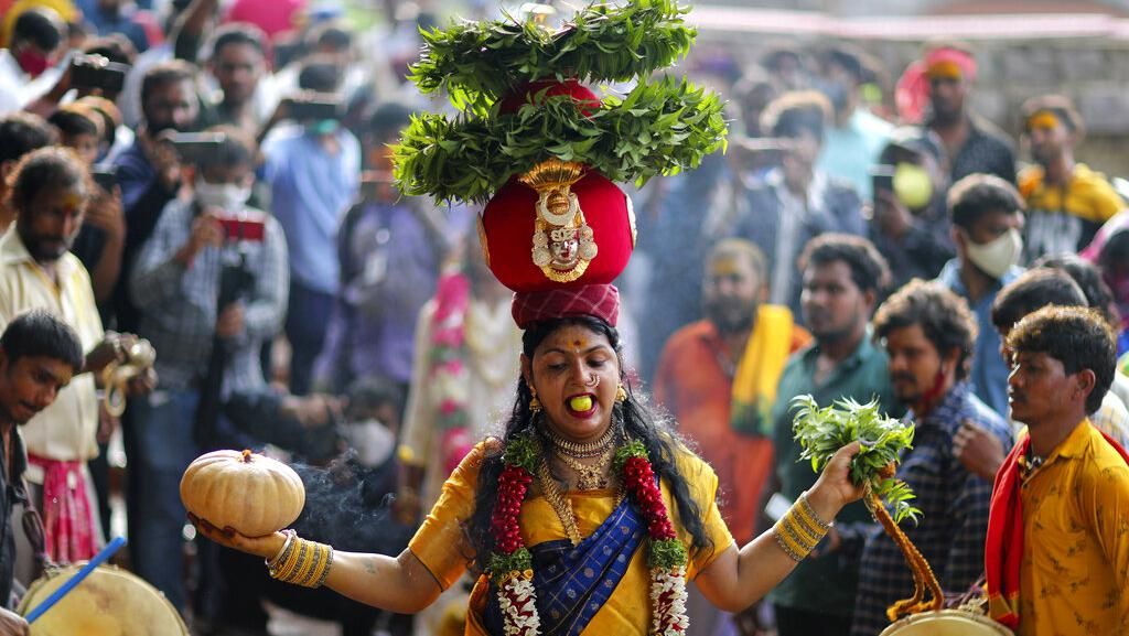 Corona Belum Reda, Begini Meriahnya Festival di India