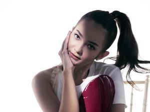 Enzy Storia Makin Mantap Bernyanyi dalam Setengah Hati Enzy Storia Makin Mantap Bernyanyi dalam Setengah Hati