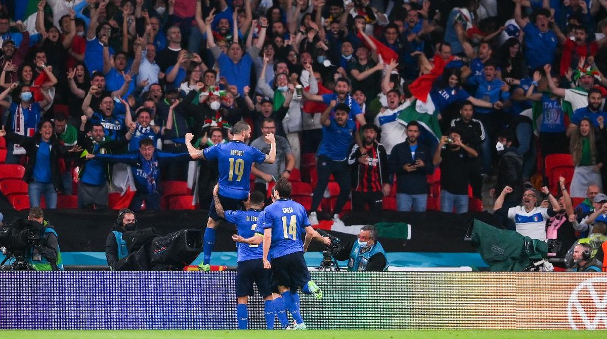 Stadion Wembley dipadati penonton pada final Euro 2020 antara Italia vs Inggris. (Foto: Getty Images/Laurence Griffiths)