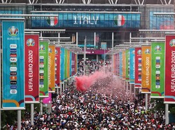 Italia Vs Inggris: Rusuh! Suporter Tanpa Tiket Terobos Wembley