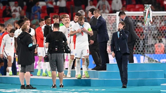 LONDON, ENGLAND - JULY 11:  Gareth Southgate, Head Coach of England looks dejected after penalty shoot out defeat in the UEFA Euro 2020 Championship Final between Italy and England at Wembley Stadium on July 11, 2021 in London, England. (Photo by Paul Ellis - Pool/Getty Images)