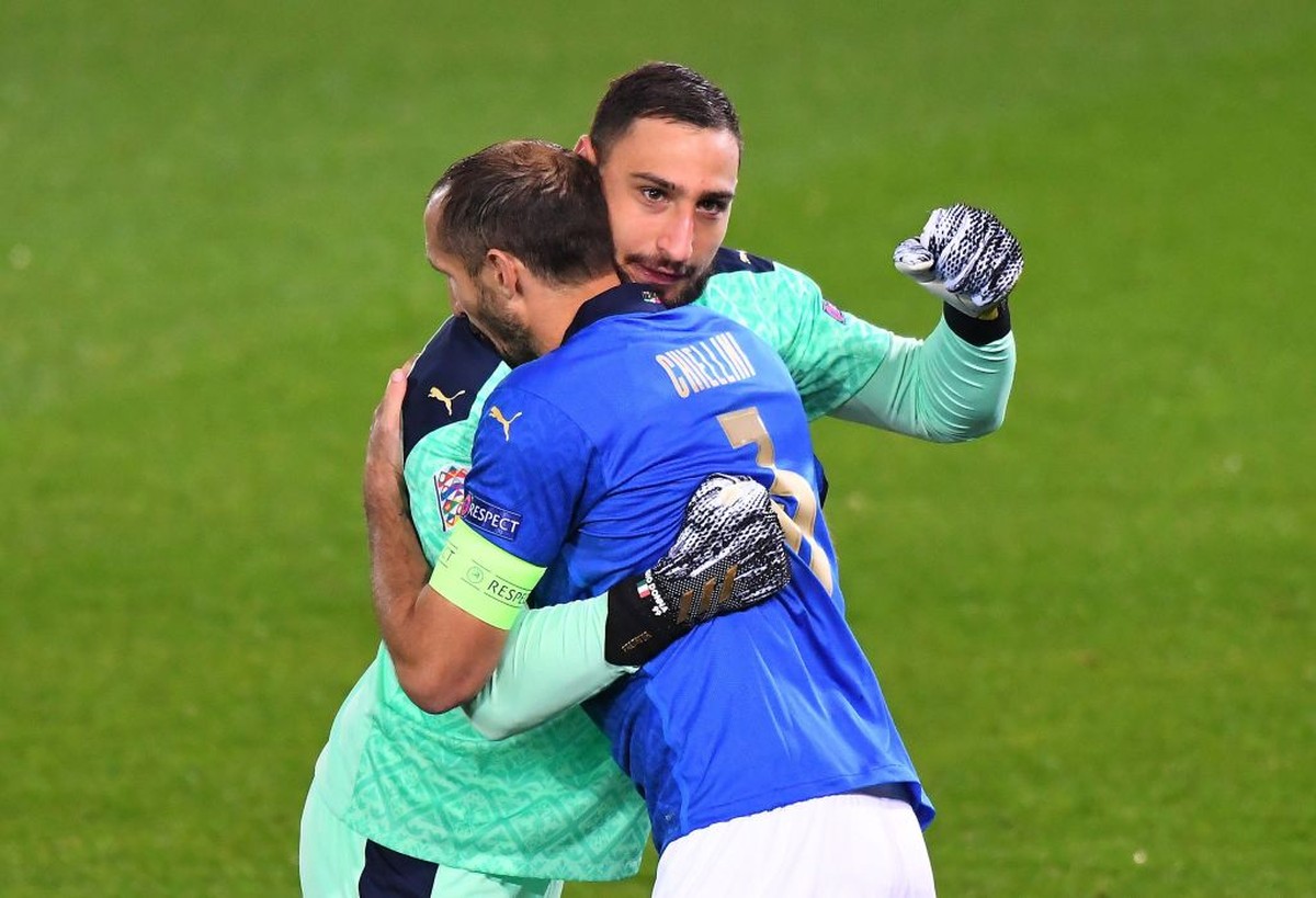 Chiellini Puji Donnarumma, Bawa-bawa Buffon (Getty Images)