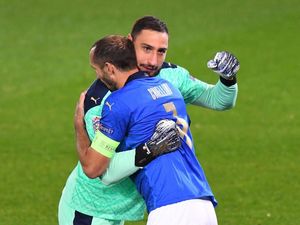 Chiellini Puji Donnarumma, Bawa-bawa Buffon