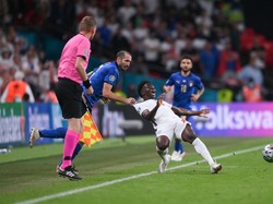 Momen Chiellini Langgar Saka Bikin Mourinho Kagum