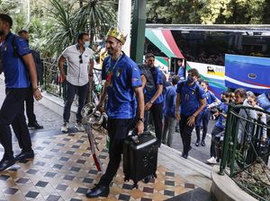 Kapten Italia Tidur Bareng Trofi: Dulu Cannavaro, Kini Chiellini Kapten Italia Tidur Bareng Trofi: Dulu Cannavaro, Kini Chiellini