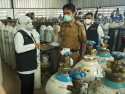Cek Distributor Pabrik Oksigen di Madiun, Gubernur Khofifah Minta RS Proaktif