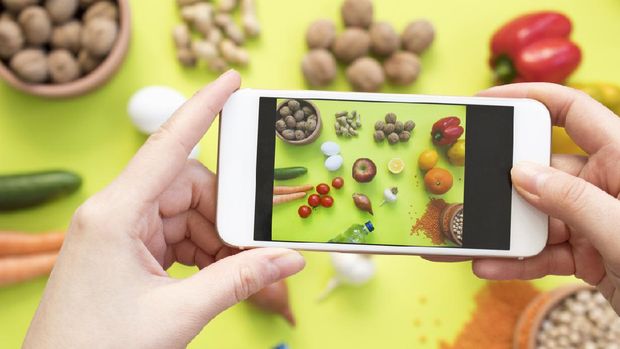 Woman editing photo on her smart phone and posting it on social media