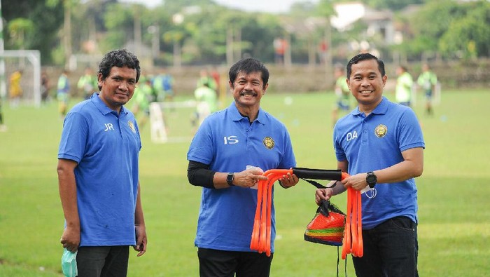 Indra Sjafri mendukung pembinaan pemain muda yang dilakukan oleh Mataram Utama FC.