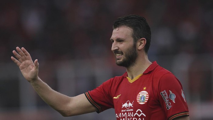 Italia kembali mengubur mimpi Inggris dalam meraih juara salah satunya Euro 2020 semalam, Inggris yang memiliki liga yang bertabur bintang selalu kesulitan dalam berlaga di ajang-ajang nasional. Berikut deretan pemain liga Inggris yang merumput di Liga Indonesia.