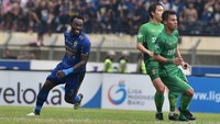 Essien pun sempat merumput di RI bersama Persib Bandung. Pada tahun 2017/2018 Persib Bandung diketahui menggelontorkan dana mencapai angka Rp 10,2 Miliar untuk Essien. Meski tak bisa membawa Persib ke papan atas namun ia mengaku bermain untuk Persib menjadi salah satu pengalaman paling terindah dalam karirnya. Atmosfer Liga Indonesia dan dukungan fanatic Bobotoh menjadi alasan utamanya. Dok Persib Bandung  