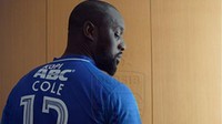 Bersama Essien, Carlton Cole juga gagal menunjukkan performa terbaiknya di Persib. Ia hanya bermain lima kali tanpa mencetak satu gol untuk Maung Bandung. Reuni dengan Essien di Bandung menjadi penutup kariernya di lapangan hijau. Dok Persib Bandung  