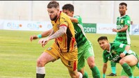 Klub asal Kalimantan yaitu Mitra Kukar berhasil membawanya berlabuh ke Indonesia untuk bermain di Liga 1 pada musim 2018/2019 sebagai Marque Player. Apesnya tim Naga Mekes justru degradasi, pada musim itu ia hanya menyumbang 2 gol dan 2 assist selama 29 pertandingan. dok instagram Danny Guthrie  