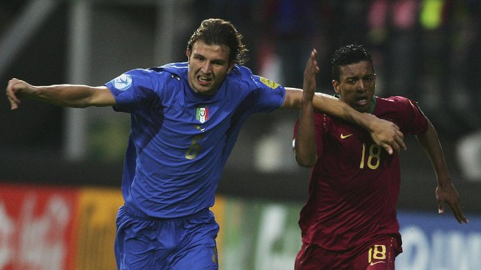 Italia kembali mengubur mimpi Inggris dalam meraih juara salah satunya Euro 2020 semalam, Inggris yang memiliki liga yang bertabur bintang selalu kesulitan dalam berlaga di ajang-ajang nasional. Berikut deretan pemain liga Inggris yang merumput di Liga Indonesia.