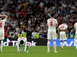 Ejekan Eks Pemain Italia ke Inggris: Piala Cuma 1, Sudah Karatan!