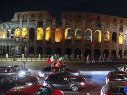 Ribuan Pengendara Rayakan Kemenangan Italia di Euro 2020, Meriah!