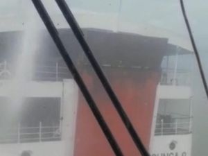 Kapal Angkut 86 Penumpang dari Babel Terbakar di Selat Bangka