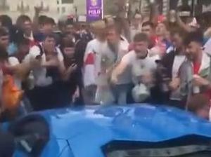 Viral Lamborghini Kena Bully Fans Inggris