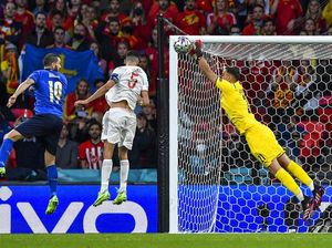 Aksi Memukau Kiper Italia, Pemain Terbaik Euro 2020 Aksi Memukau Kiper Italia, Pemain Terbaik Euro 2020