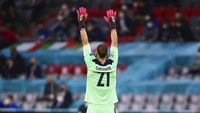 Namun sayangnya Donnarumma di lepas oleh AC Milan, musim ini Donnarumma akan berlabuh ke PSG. (AP Photo/Philipp Guelland, Pool Photo via AP)  
