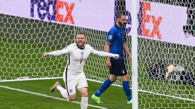 LONDON, ENGLAND - JULY 11: Luke Shaw of England celebrates after scoring their team's first goal during the UEFA Euro 2020 Championship Final between Italy and England at Wembley Stadium on July 11, 2021 in London, England. (Photo by Facundo Arrizabalaga - Pool/Getty Images)
