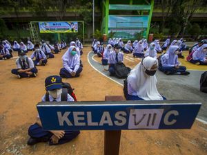 Menengok Hari Pertama Sekolah Tatap Muka di Daerah